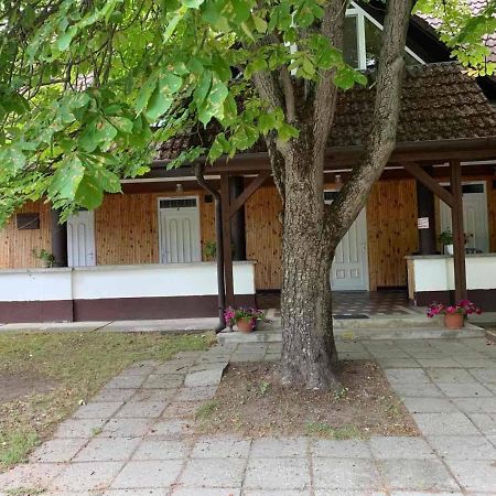 Apartamento Platán üdülő Balatonlelle Exterior foto