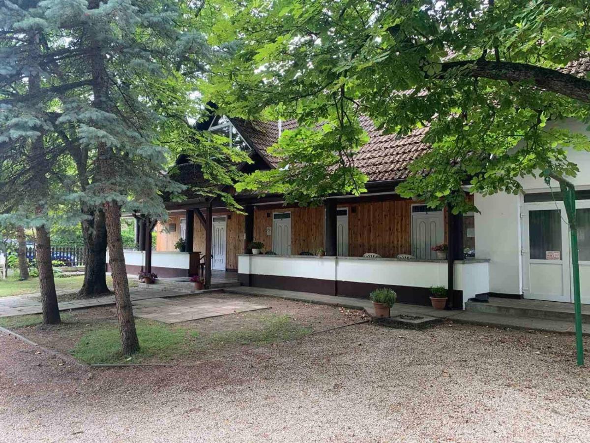 Apartamento Platán üdülő Balatonlelle Exterior foto
