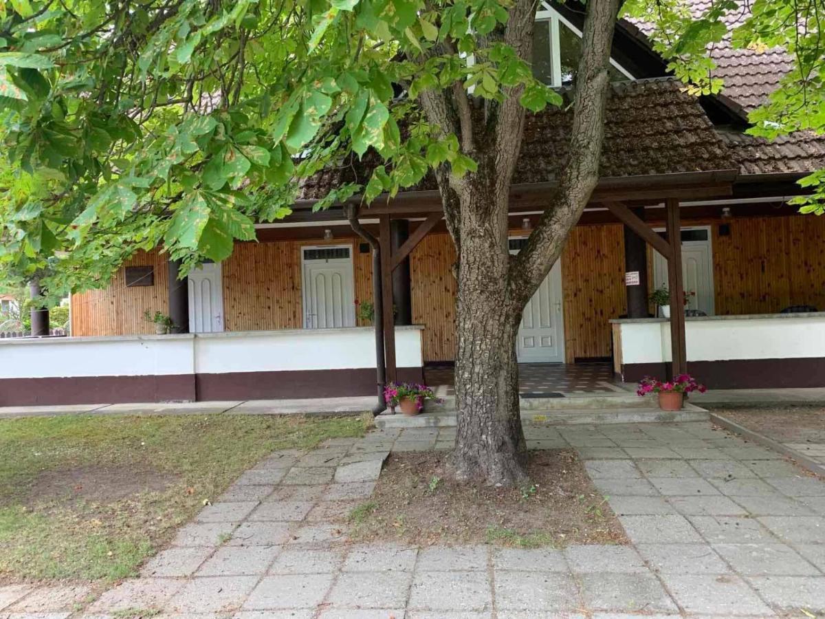 Apartamento Platán üdülő Balatonlelle Exterior foto