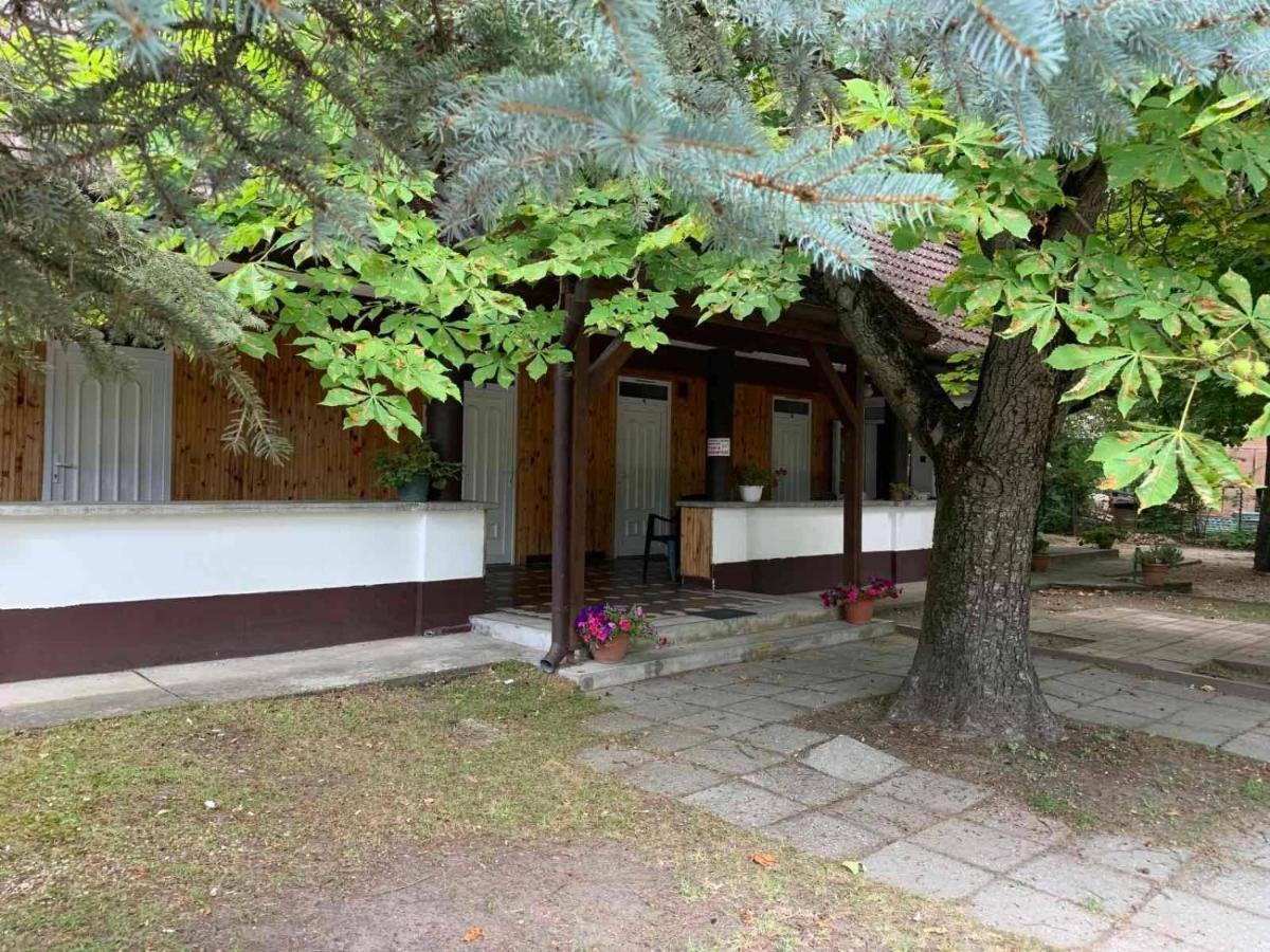 Apartamento Platán üdülő Balatonlelle Exterior foto