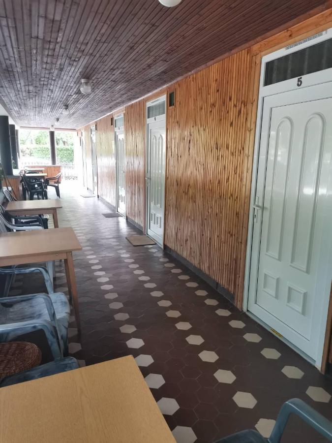 Apartamento Platán üdülő Balatonlelle Exterior foto